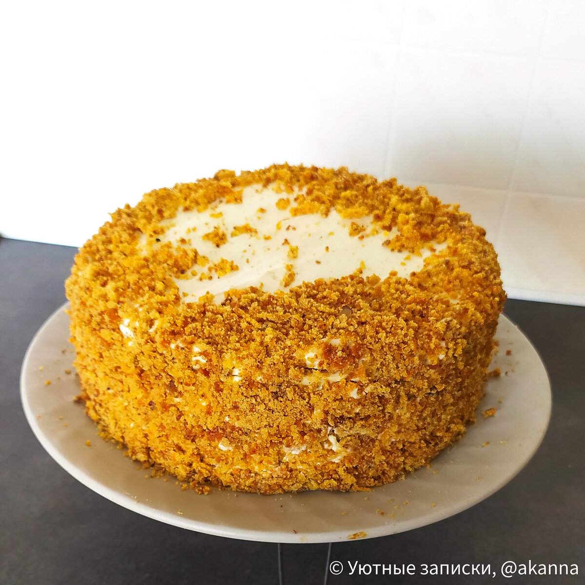 Таким получился мой первый морковный торт. Фото в разрезе покажу ниже, после рецепта
