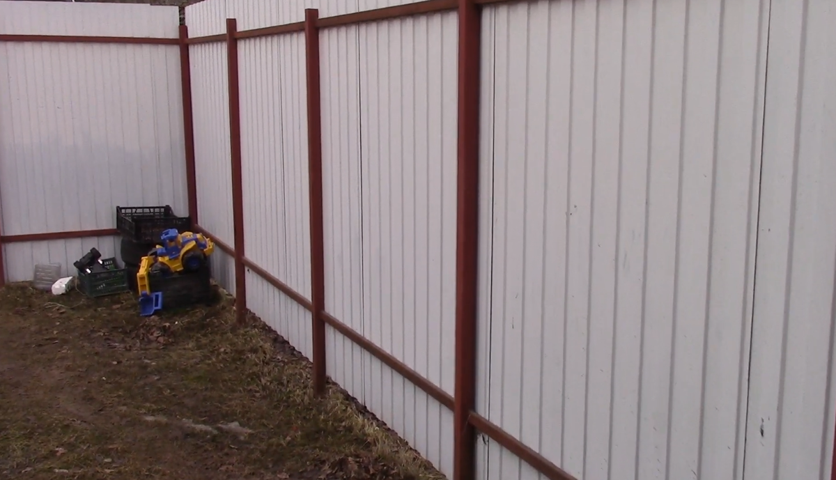 Забор из профлиста.