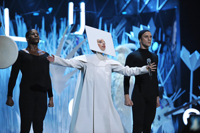 Голова-коробка, Video Music Awards, 2013 год на MTV, novate.ru