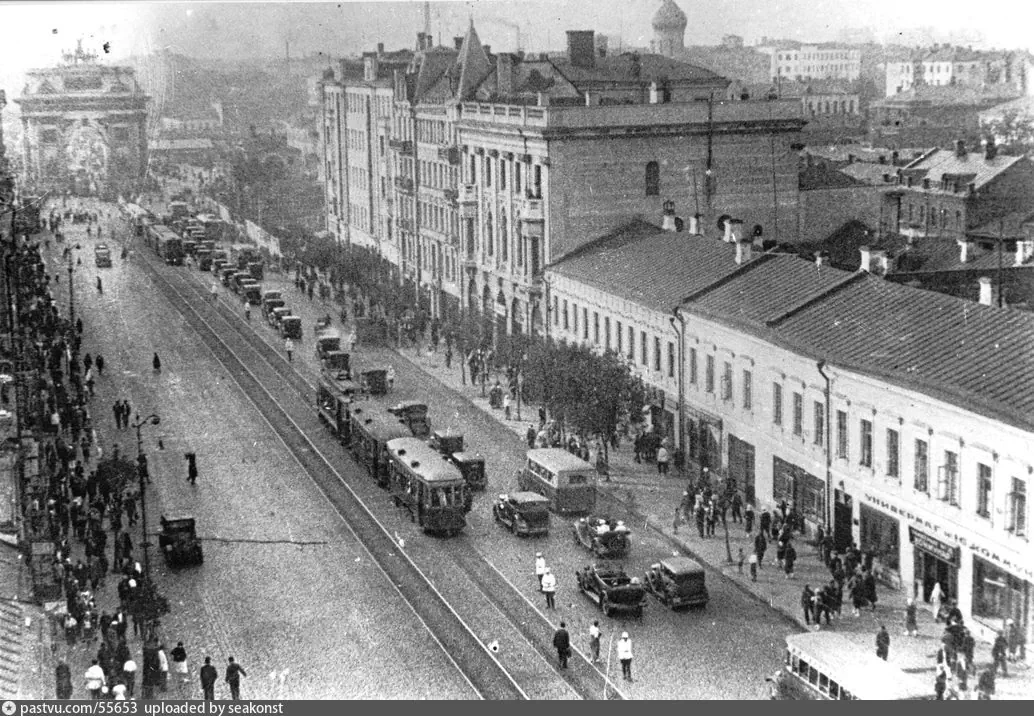 1-я Тверская-Ямская (улица Горького) 1932 – 1936 г. Источник: архив ЦИГИ.