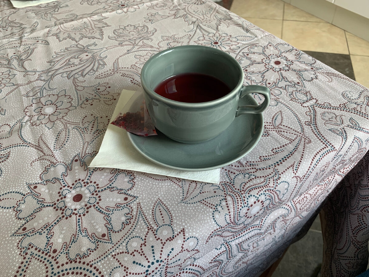 Первое чаепитие в новом доме. Фото из личного архива 