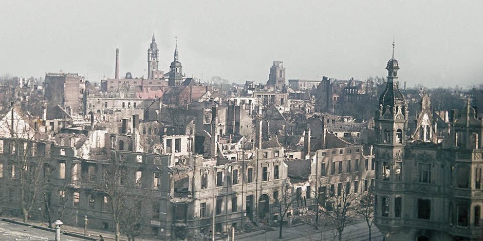 Дессау после бомбардировок в 1945 году /фото_historische-bilder.com