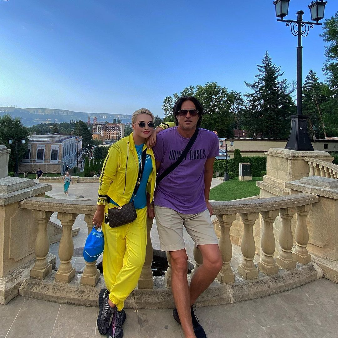 Катя Лель с мужем Игорем Кузнецовым. Фото: instagram.com/katyalelofficial/