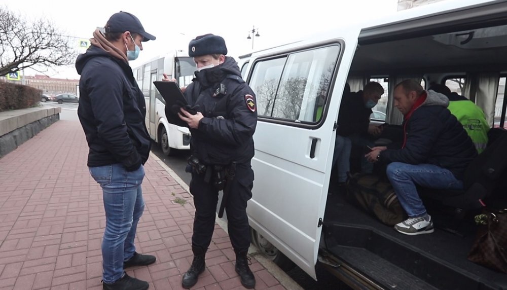 Проверка масочного режима в петербургской маршрутке. Кадр из видео в ТГ-канале "Начальник транспортного цеха"