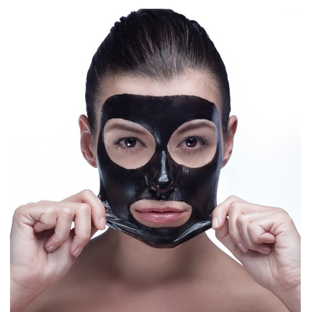 Чёрная маска для лица — одно из лучших средств от прыщей в домашних условия.
