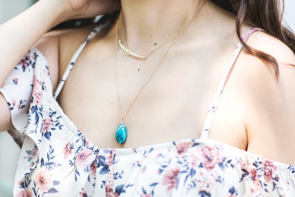 https://burst.shopify.com/photos/stylish-summer-necklace?q=turquoise