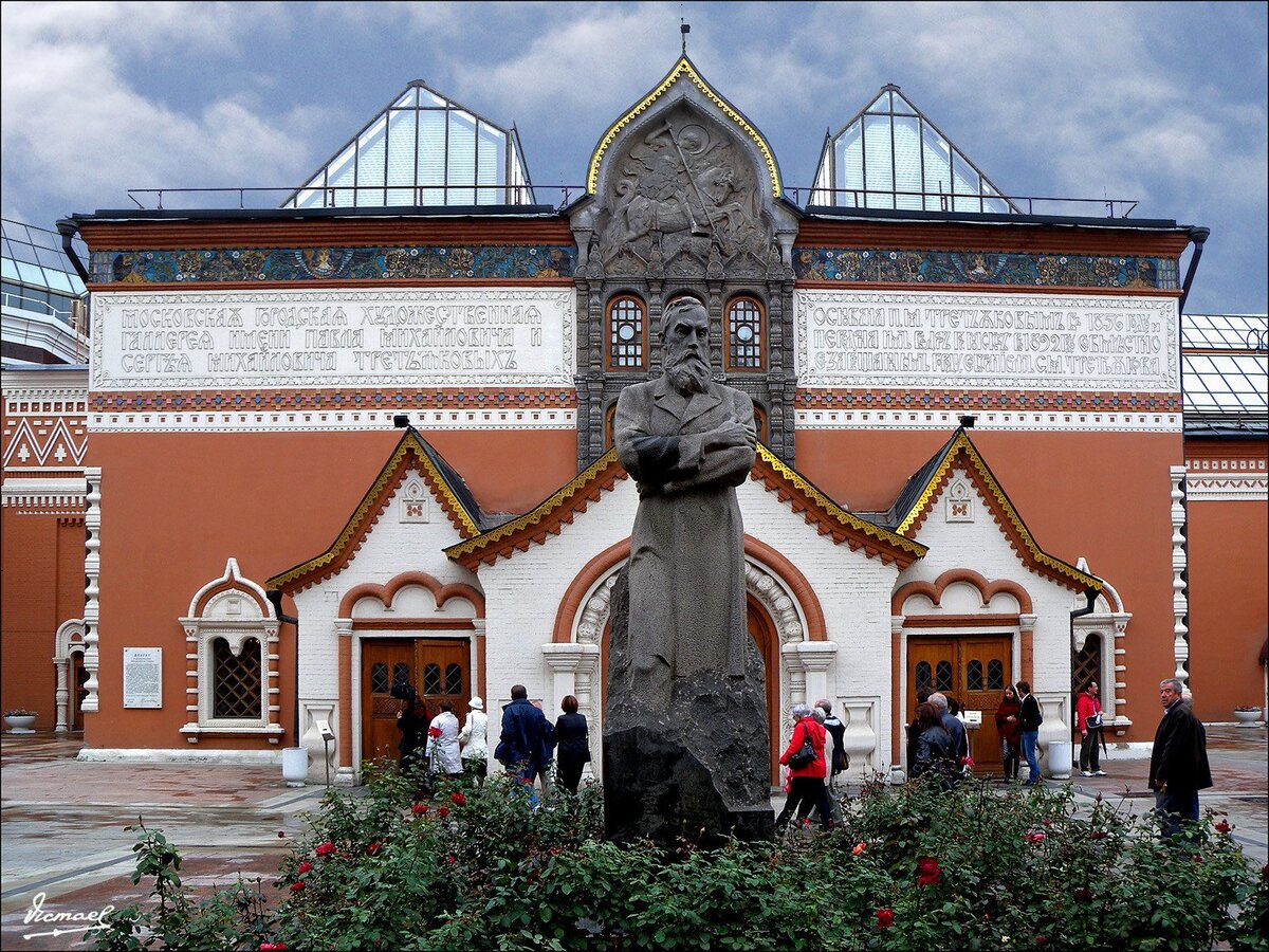 Третьяковская Галерея и памятник основателю музея