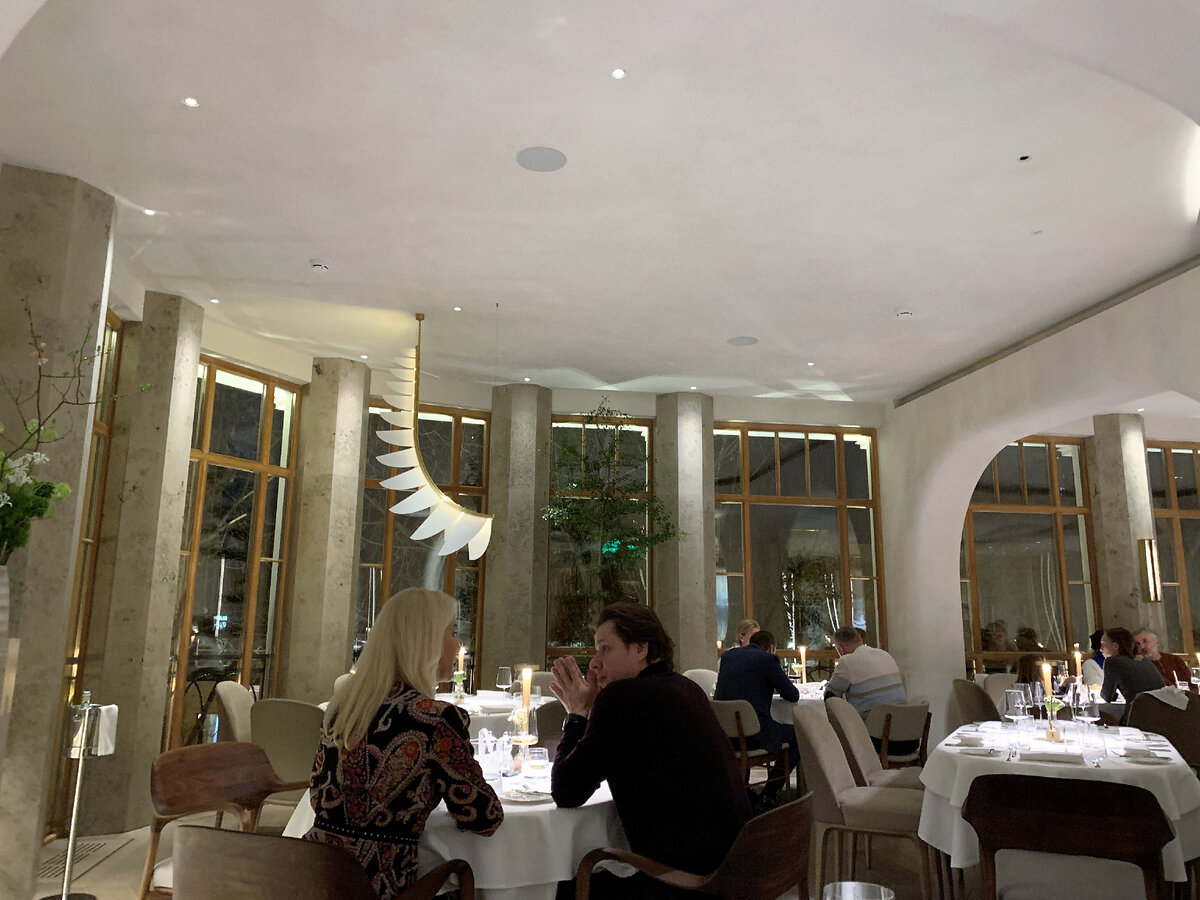 Интерьер ресторана Onest