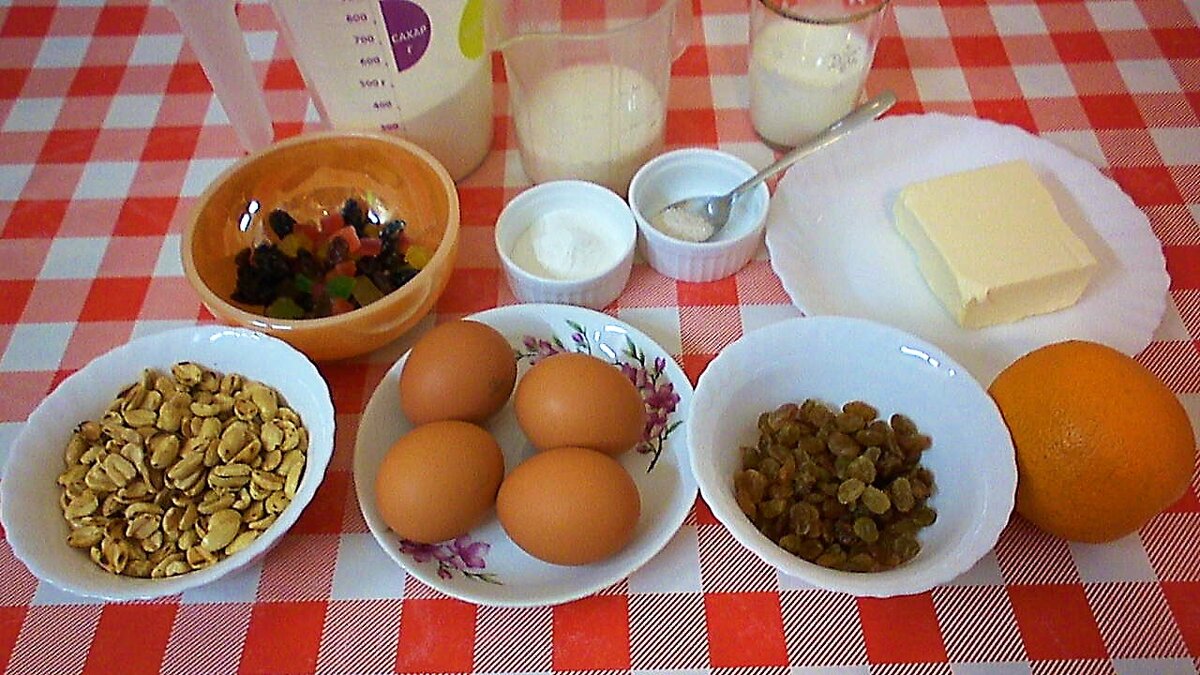 Фото автора. Необходимые продукты для кулича.