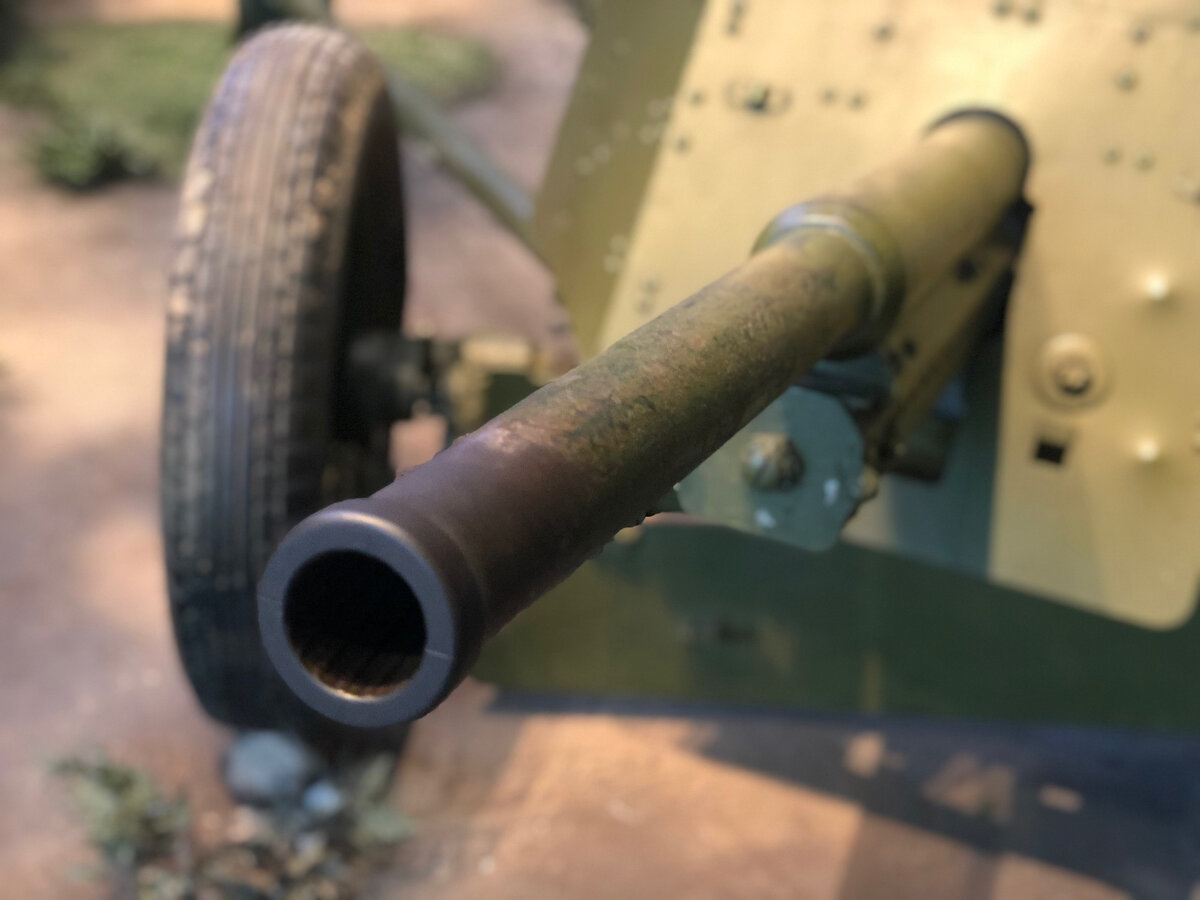 Здесь расположены настоящие боевые единицы того времени