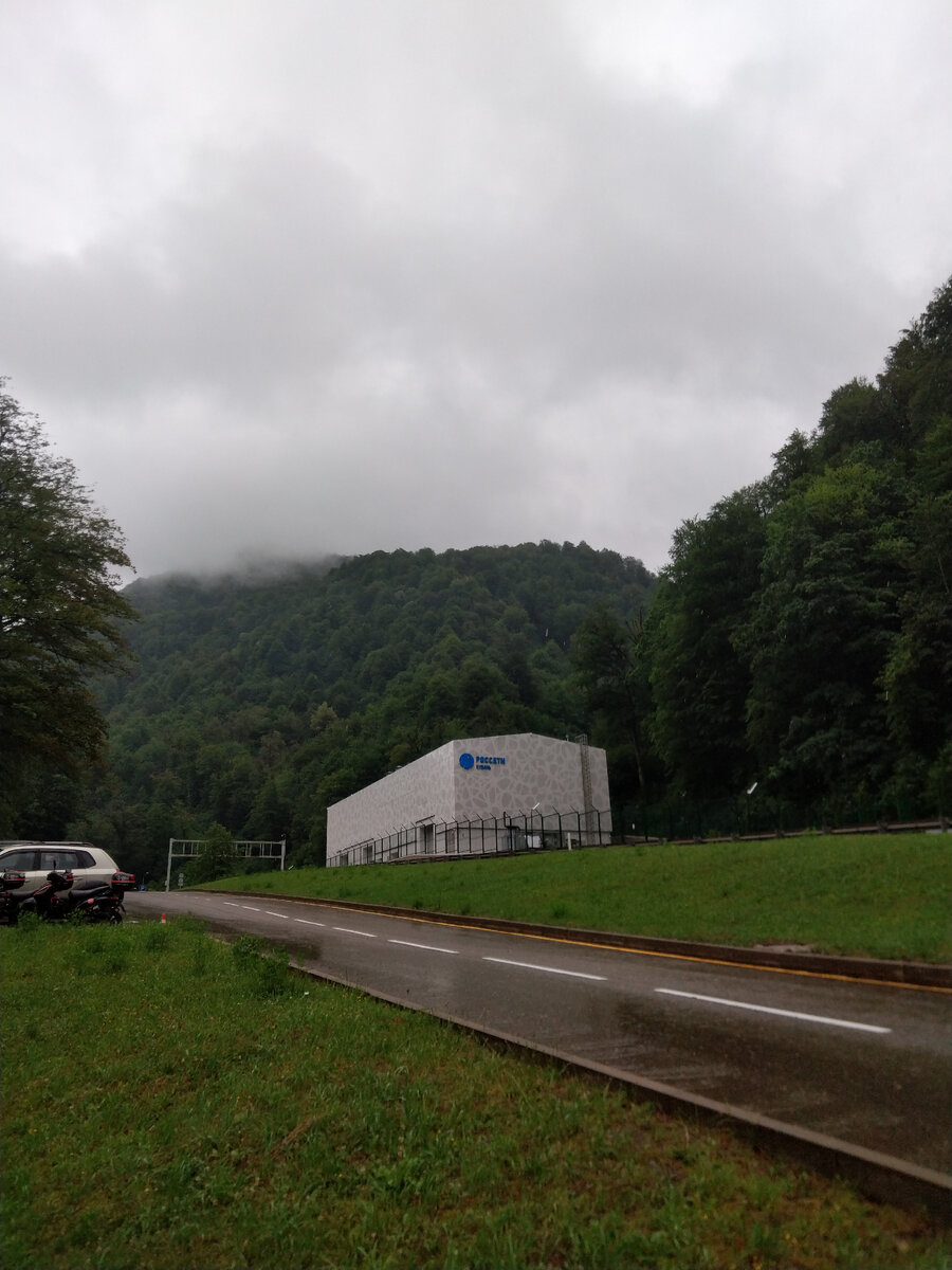 Дорога к парку "Моя Россия" хмурый дождливый день.