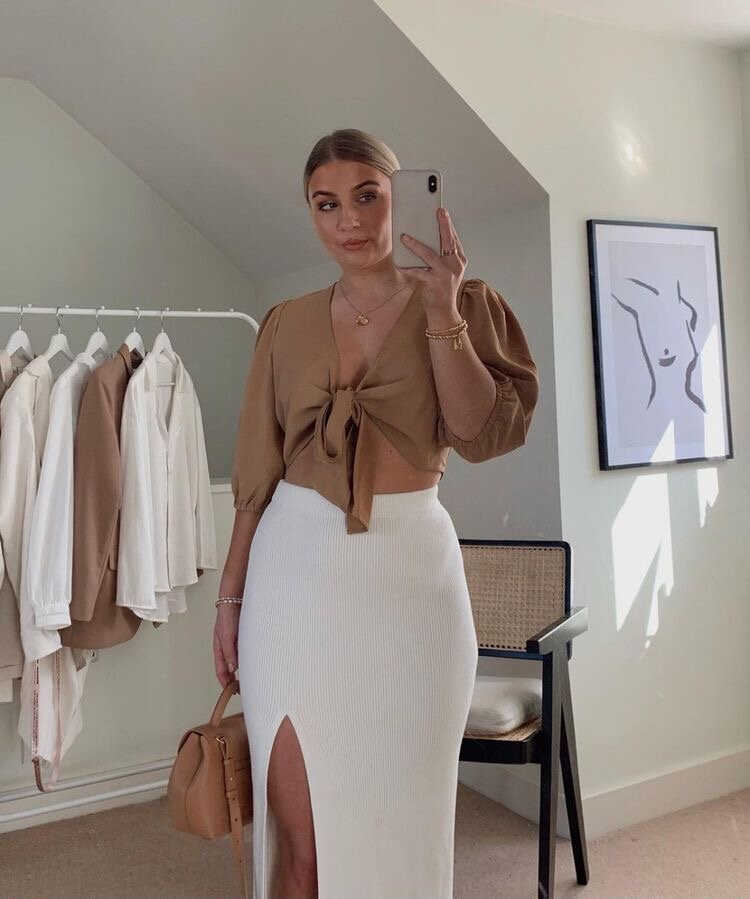 Современный крой, контрастный цветовой приём, сочетание разных фактур —  все эти аспекты помогут создать  красивый и элегантный образ. Источник фото: Pinterest