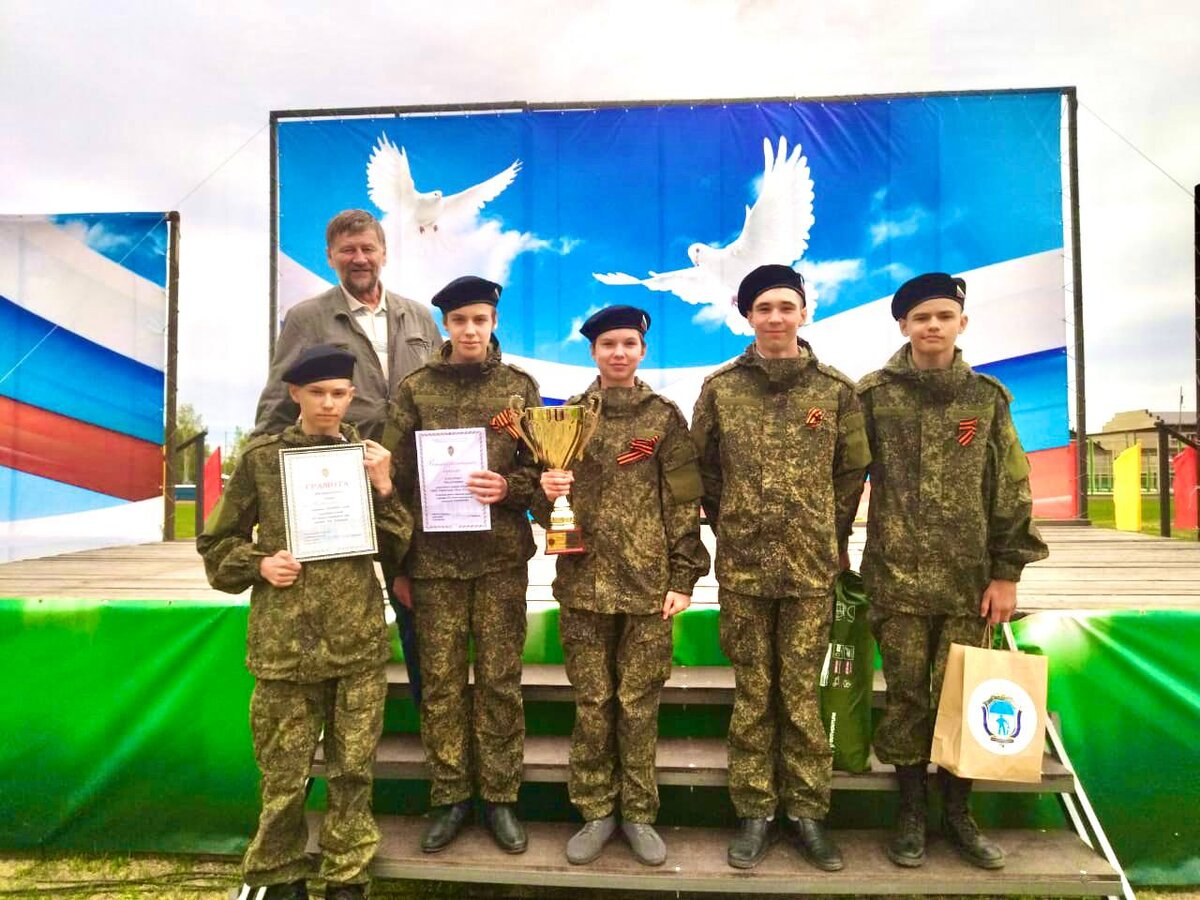 На фото обладатели третьего места, сборная ПСШ им. Н.А. Образцова (слева-направо) Аким Яковлев, Иван Комаров (педагог), Данил Гузь, Марина Филимонова, Андрей Чепкасов, Андрей Герасименко.