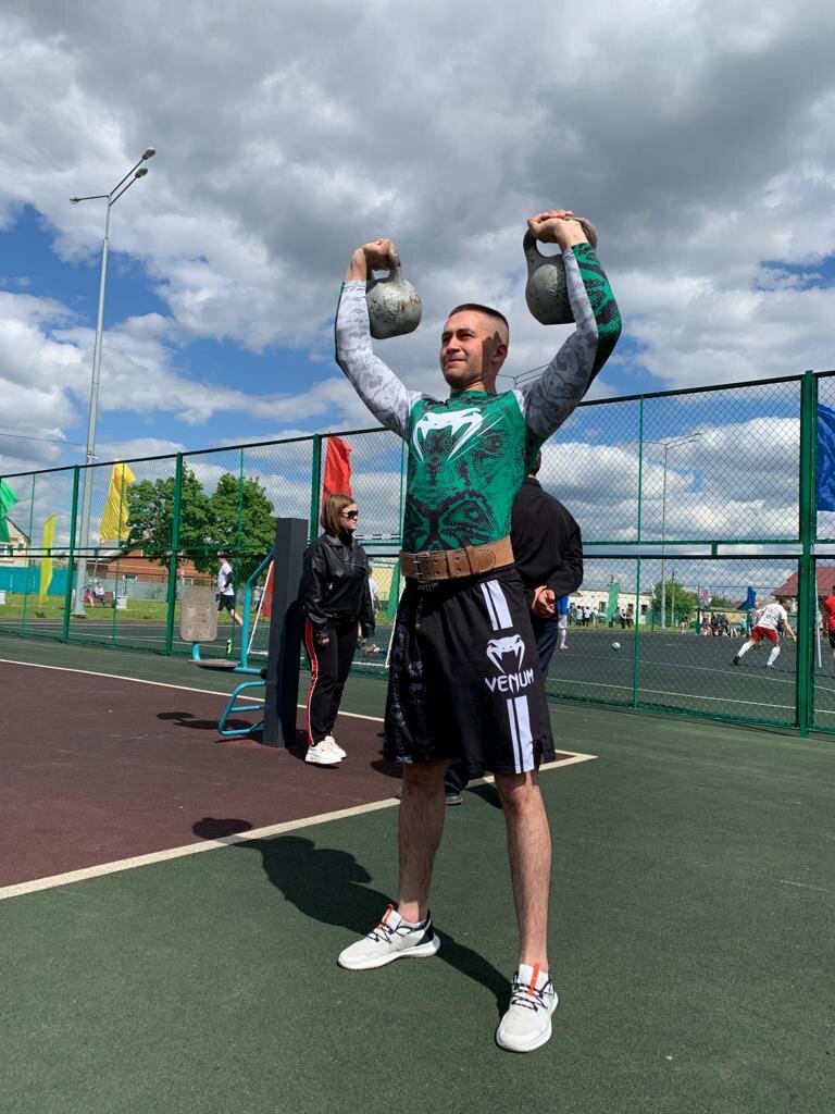 Занимайся спортом, заряжайся позитивной энергией движения, живи полноценно! Идеальное сочетание для тех, кого объединила Спартакиада трудящихся Липецкого муниципального района, собравшая на стадионе Сырской школы свыше 300 человек.