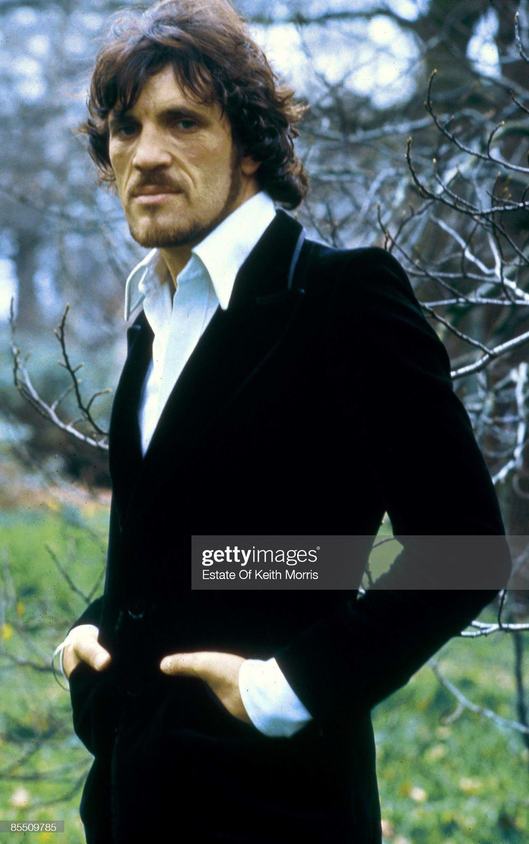 Джим на всех фото монументален