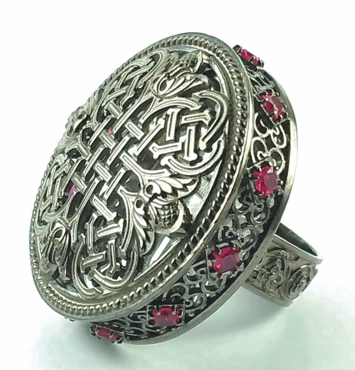 Перстень Благо.Серебро, корунд, черный рутений.2020 год