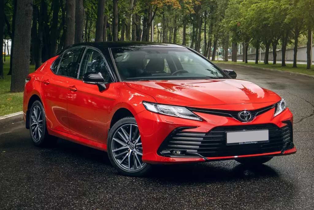 Toyota Camry 2018 красный салон