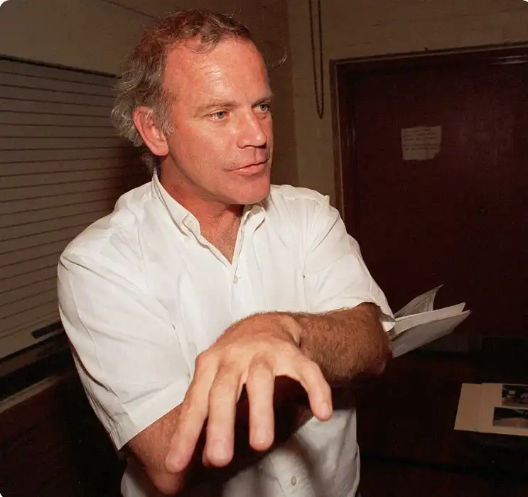 Кэри Муллис (р. 1944 - 2019) американский биохимик, лауреат Нобелевской премии по химии 1993 года, которую он разделил с Майклом Смитом за изобретение полимеразной цепной реакции ДНК (ПЦР). Он является сторонником теории о том, что СПИД не связан с ВИЧ, чем значительно подорвал собственную репутацию.