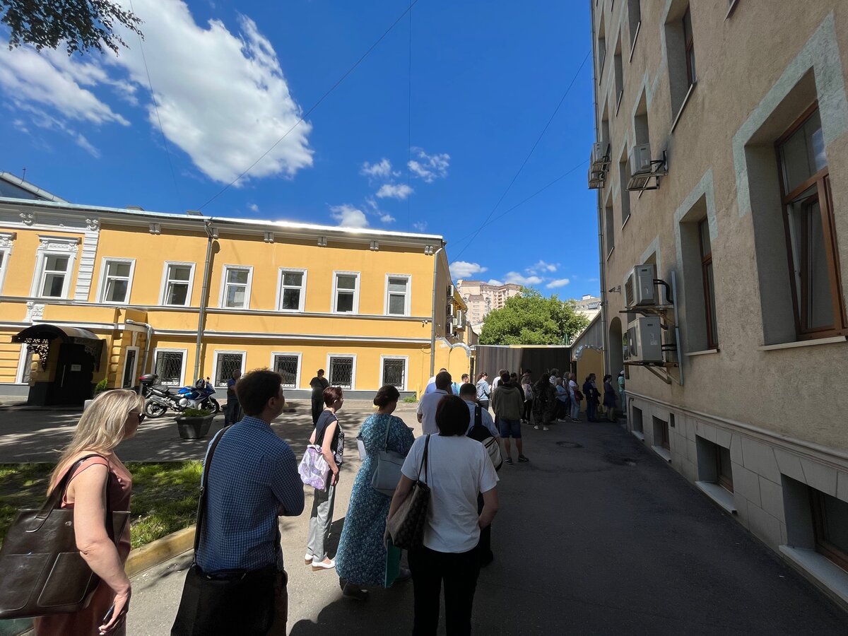 Многие высказывают недовольство, не понимая, что проверка - обязанность СБ