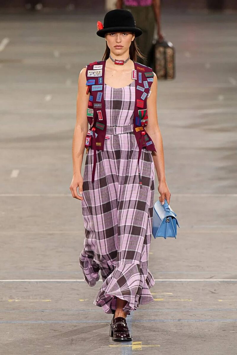 У нас в селе Елбань в далёкой Новосибирской области люди жизнерадостнее выглядят даже при зарплате в 15 тысяч. 