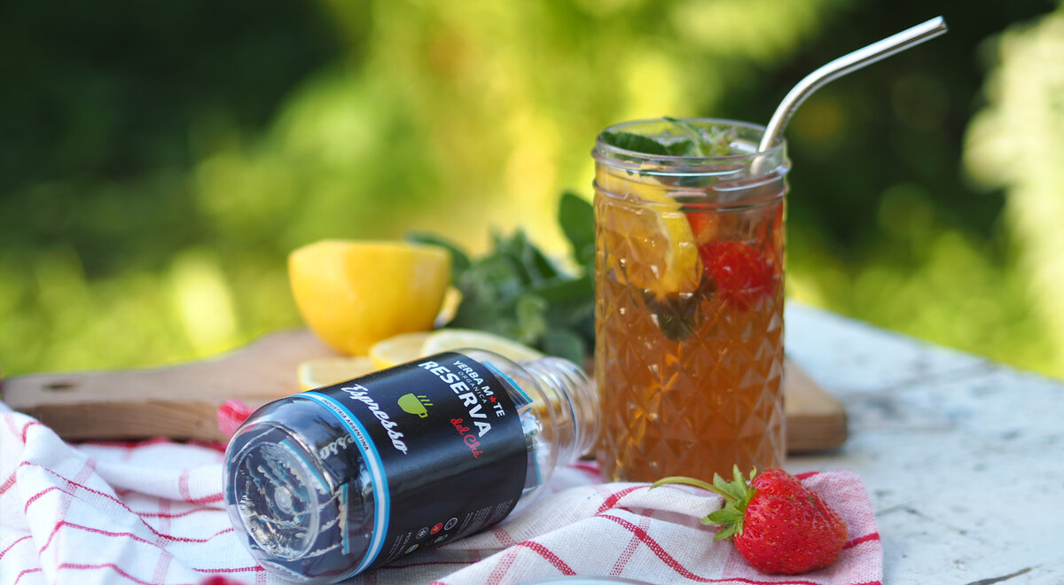 Бодрящие напитки. Бодрящие напитки. Коктейль бодрящий. Бодрящие напитки. Тодди чай.