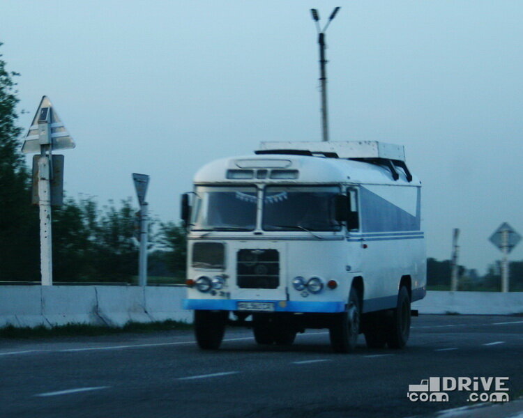 ПАЗ-37421? Судя по люкам в крыше – нет