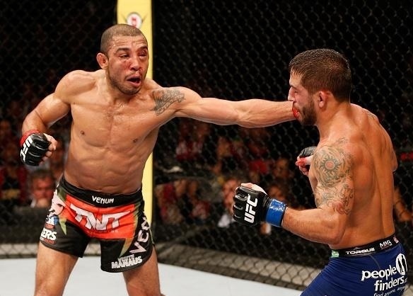     Жозе Альдо и Чад Мендес бьются в реванше.Zuffa