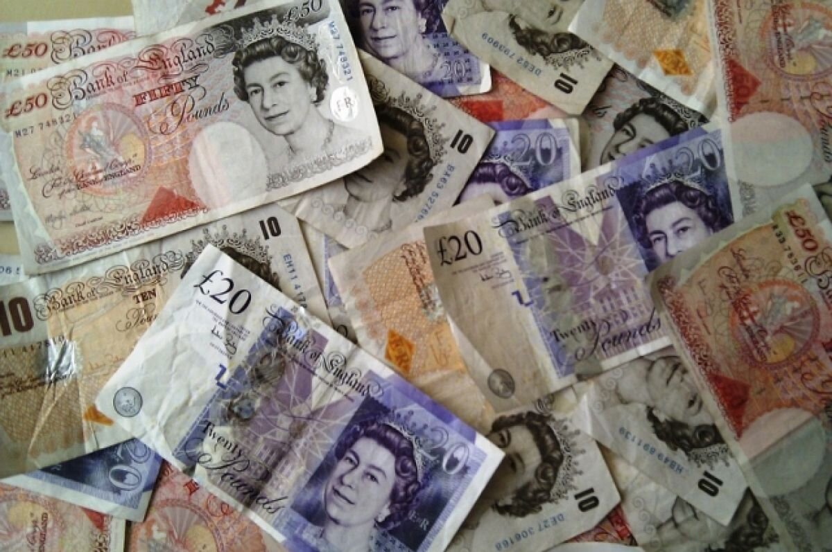    Эксперт объяснил, почему падает курс британского фунта