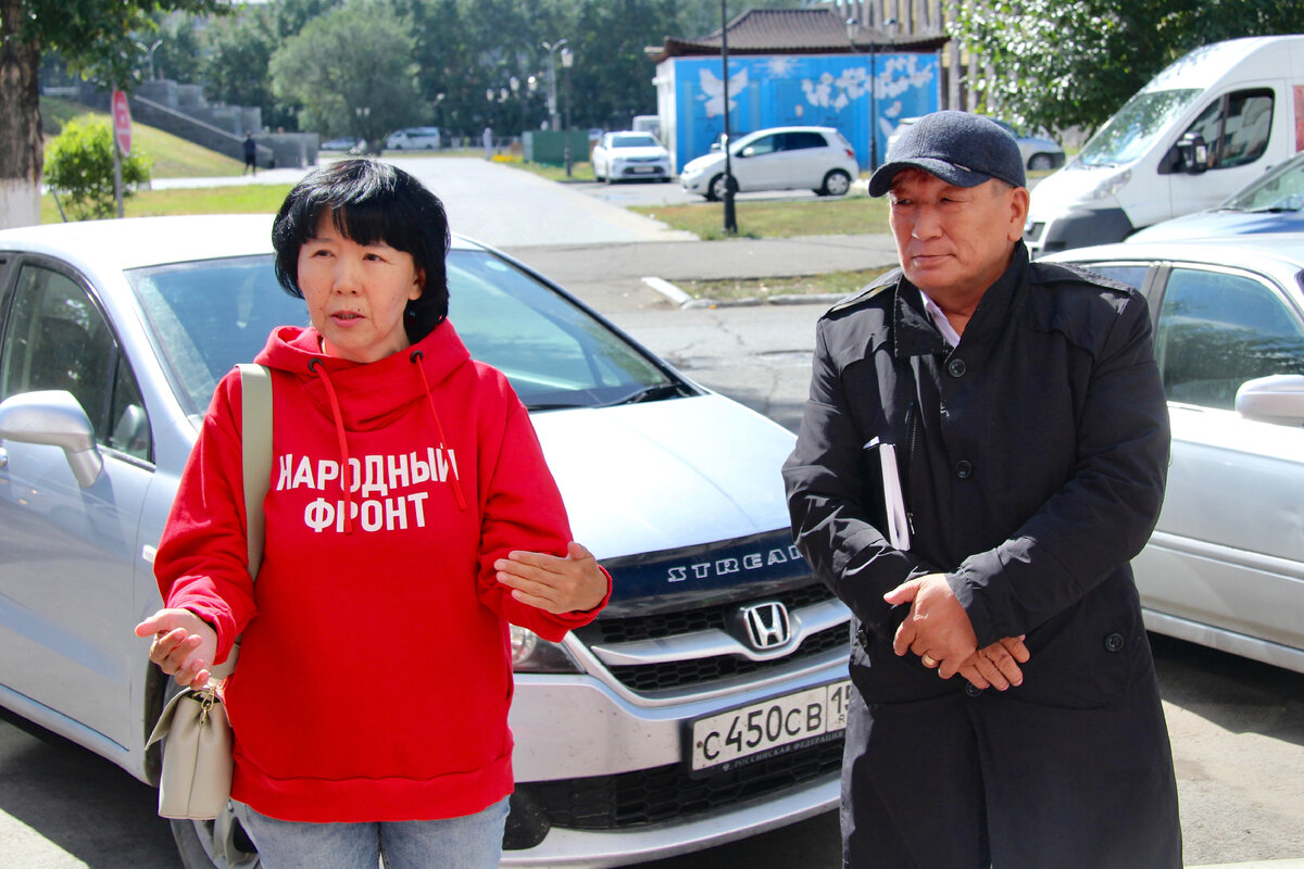 Глава регионального исполкома Народного фронта Саима Далчин. начальник департамент городского хозяйства мэрии Кызыла  Эрес-оол Оруспай