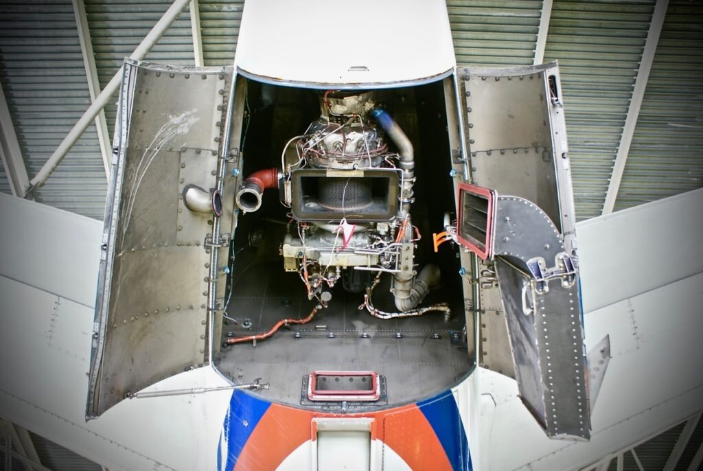    Хвост A319, вид снизу на ВСУ