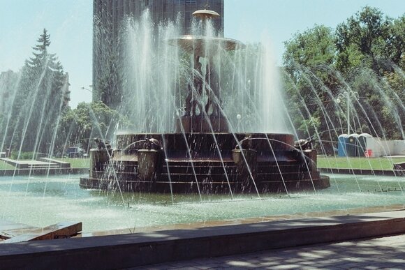    фонтан "Атланты" на Театральной площади//Фото с сайта rostov-dom.info