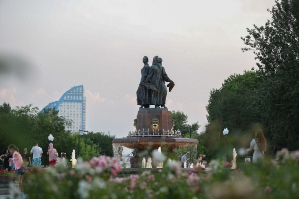    Памятник на братской могиле в Волгограде подлечили высокопрочным составом