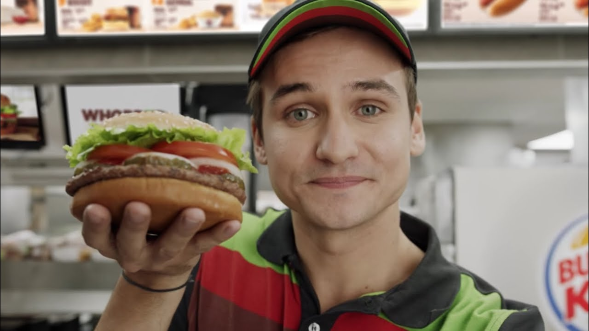 Владелец бургер. Дэвид шир burger king. создатель бургер кинг. повар бургер. кассир бургер кинг.
