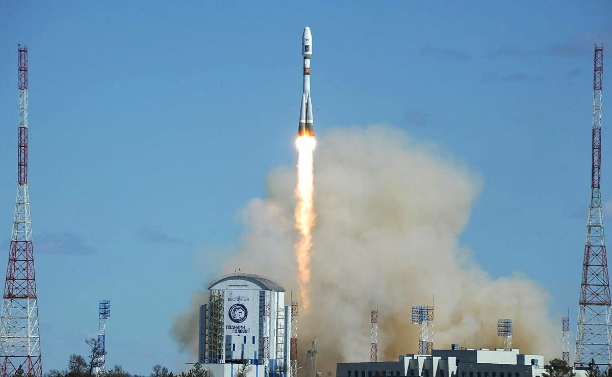 Ракета стартует в космос.  фото: картинки  яндекса.