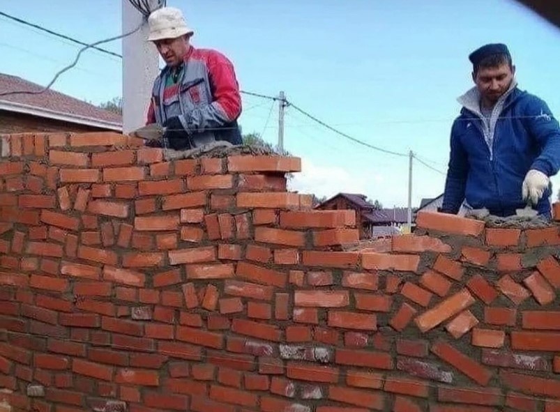 Бывает и так, но под штукатуркой же не видно