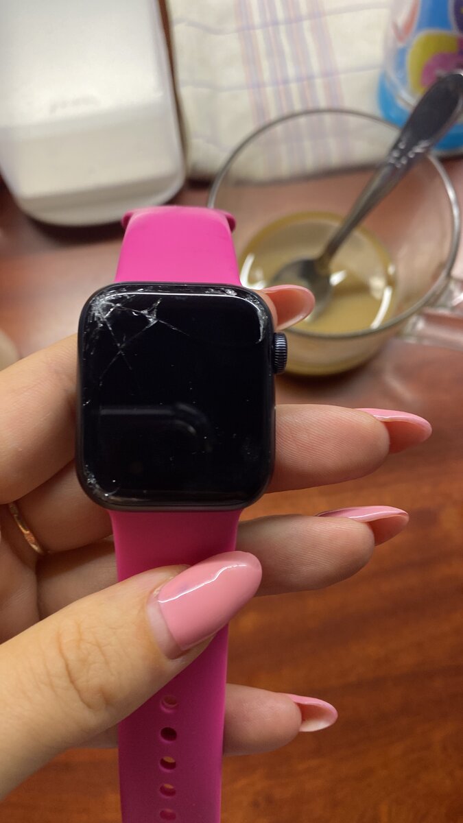 Теперь надо менять стекло. Да-да, знаю, ногти бла-бла. Уже с новым маникюром.