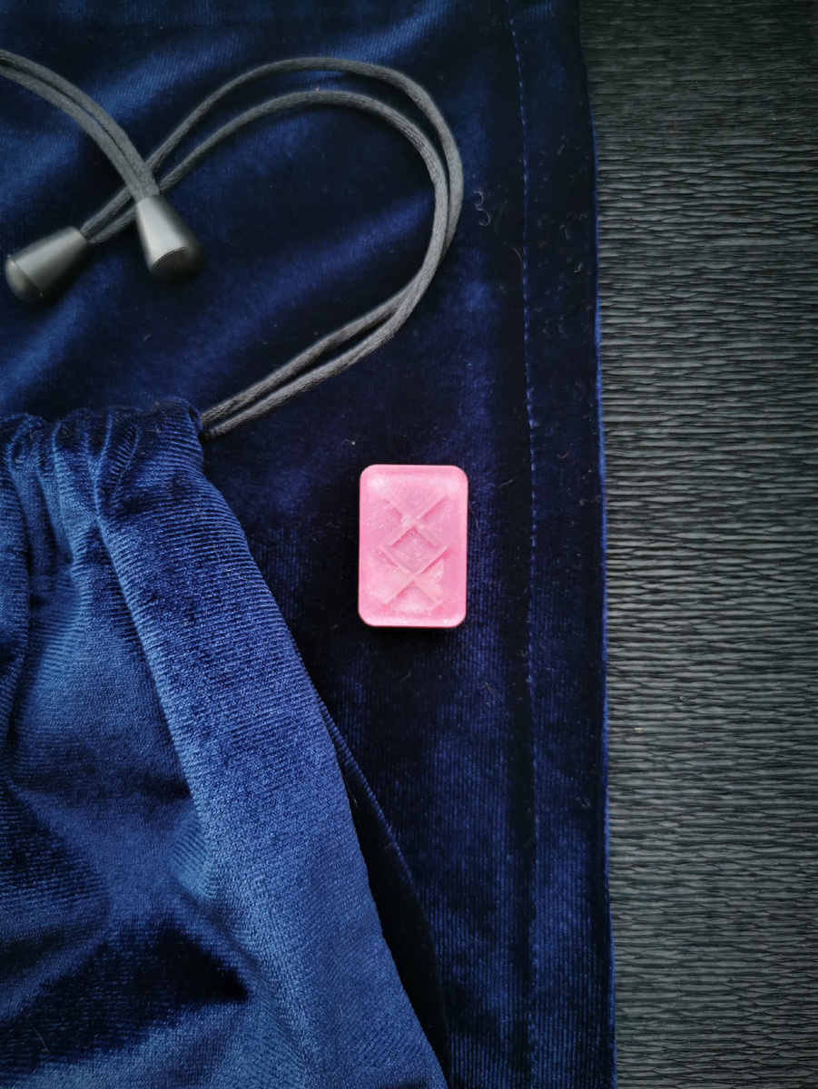 Заготовка руны Ингуз для набора рун.