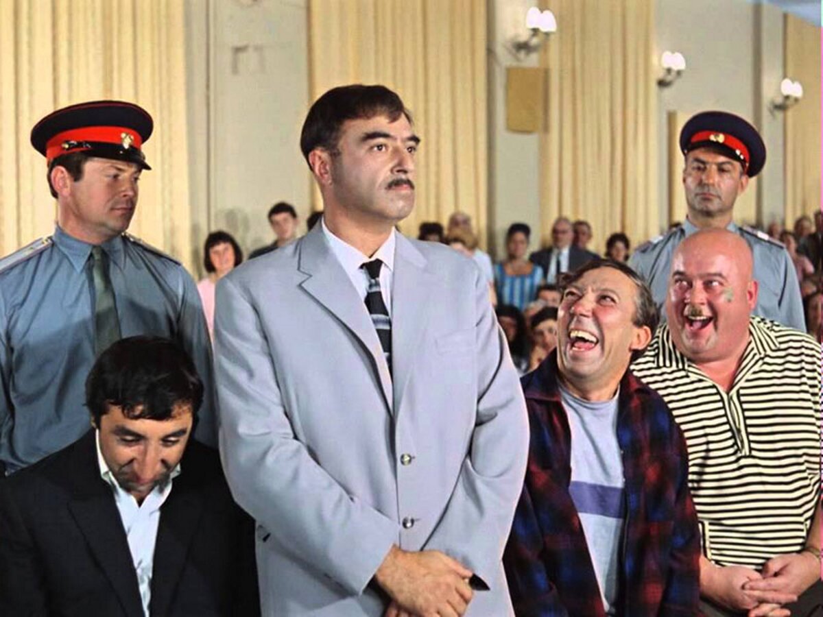 Кадр из советской комедии Гайдая