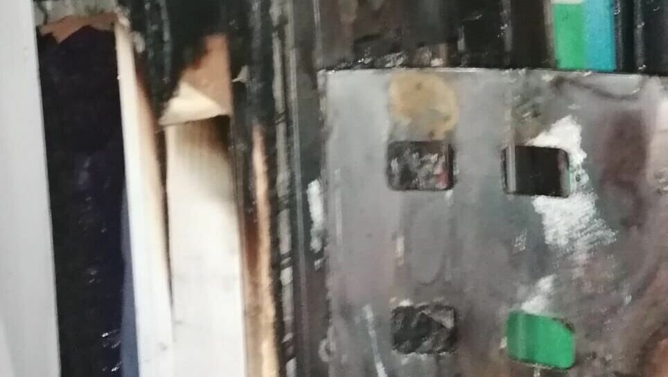     Сегодня ночью, 2 ноября, в Казани загорелся электрощит в подъезде дома № 31 по улице Декабристов. Об этом сообщили в пресс-службе Главного управления МЧС России по Татарстану.