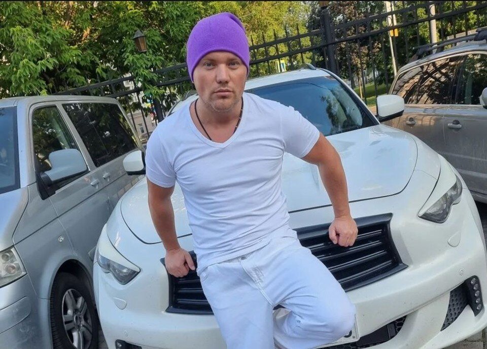     Саша Попов показал результат пересадки волос. Фото: соцсети.