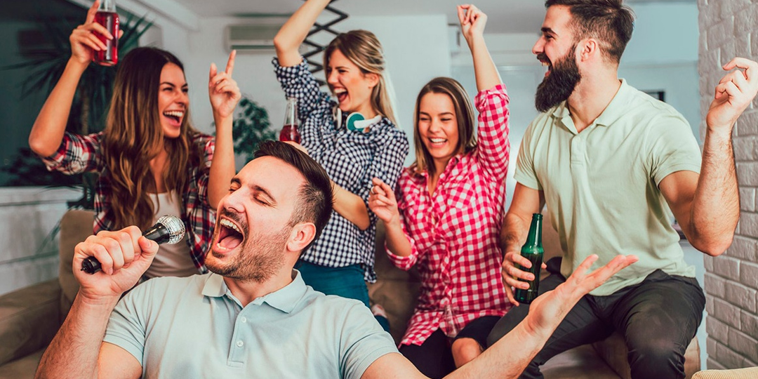 Сосед устраивает шумные караоке-вечеринки и не дает спать всему подъезду