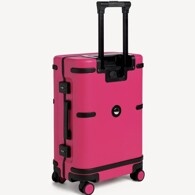    Чемодан Un-Carrier On со всех сторон. Фото: T-Mobile