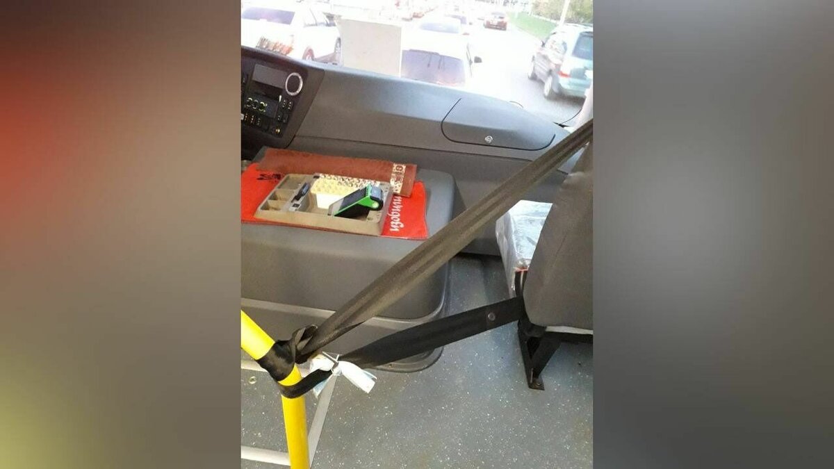     Можно ли пассажирам автобуса садиться на переднее сидение рядом с водителем — этот вопрос ставропольцы обсудили в соцсетях.