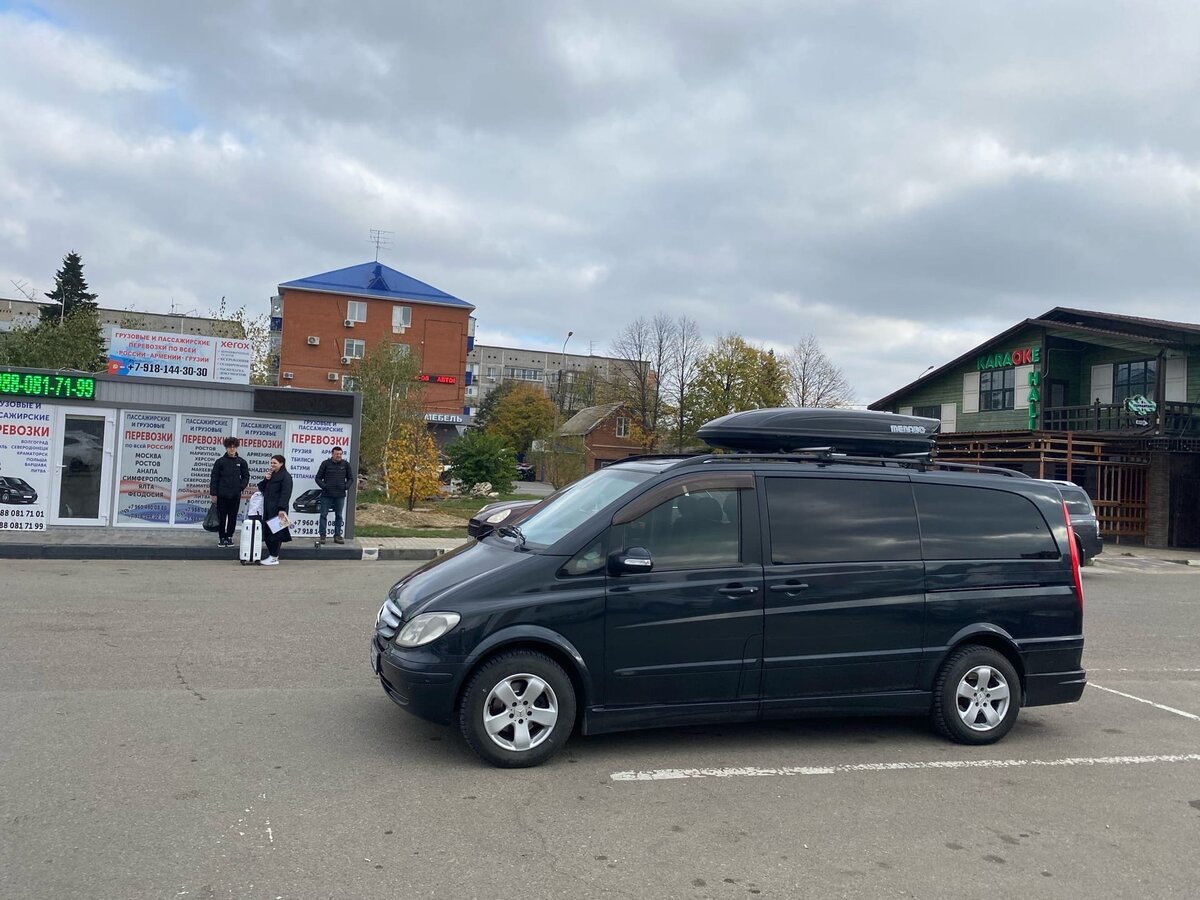 вот на этом мерседесе мы отправились в путь