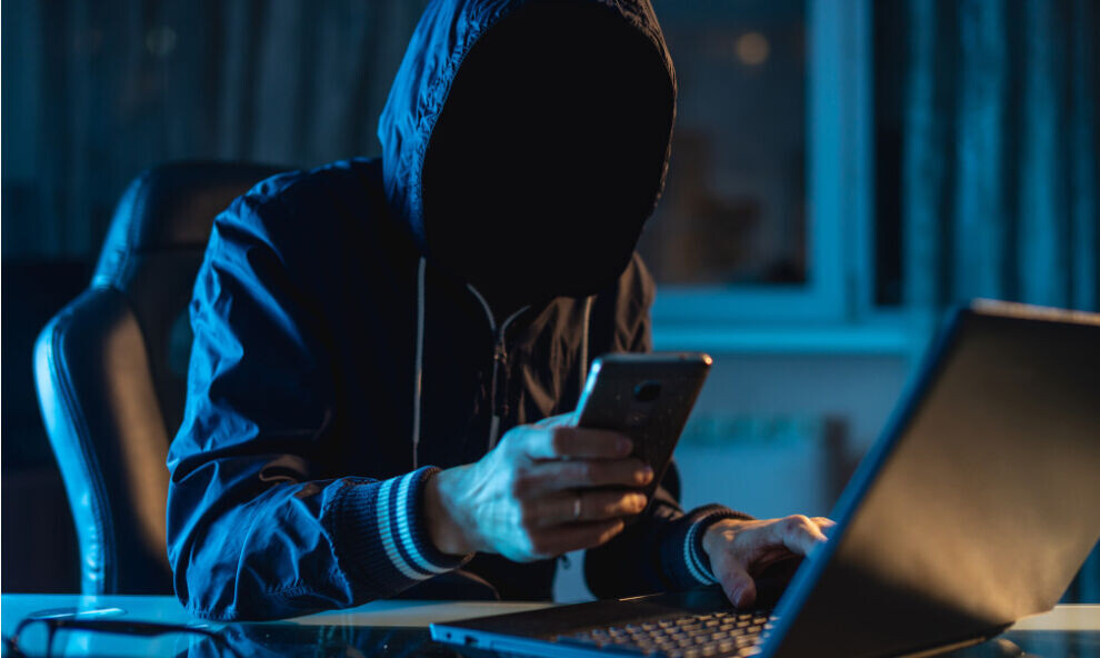    Двоих жителей Челябинска подозревают в краже денег у ямальца через мобильное приложение