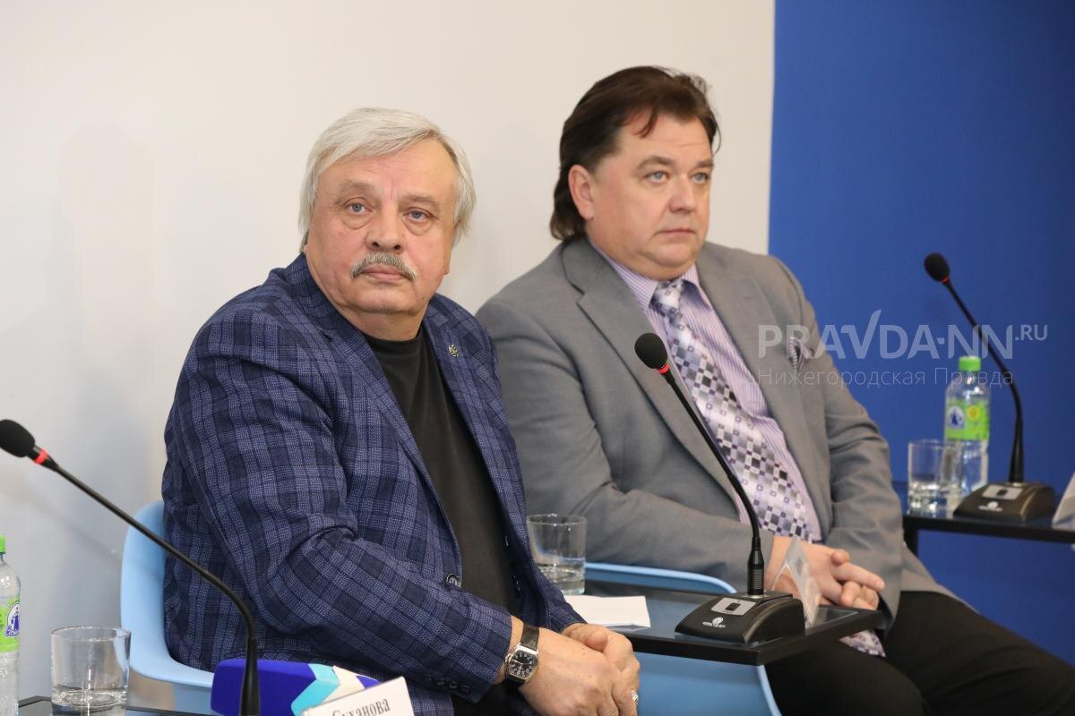    Вадим Писарев (справа) отметил, что нижегородцы очень активно помогают жителям Донбасса и донбасским театрам Ольга Севрюгина