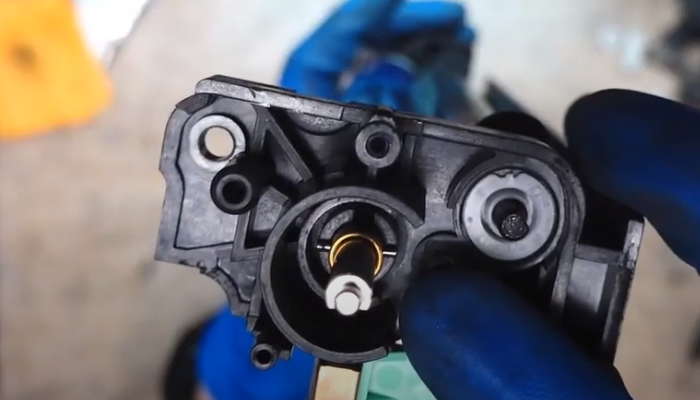 Фото 111. Засыпаем девелопер в бункер