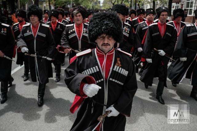    Кубанские казаки на параде в Краснодаре Николай Хижняк © ИА REGNUM