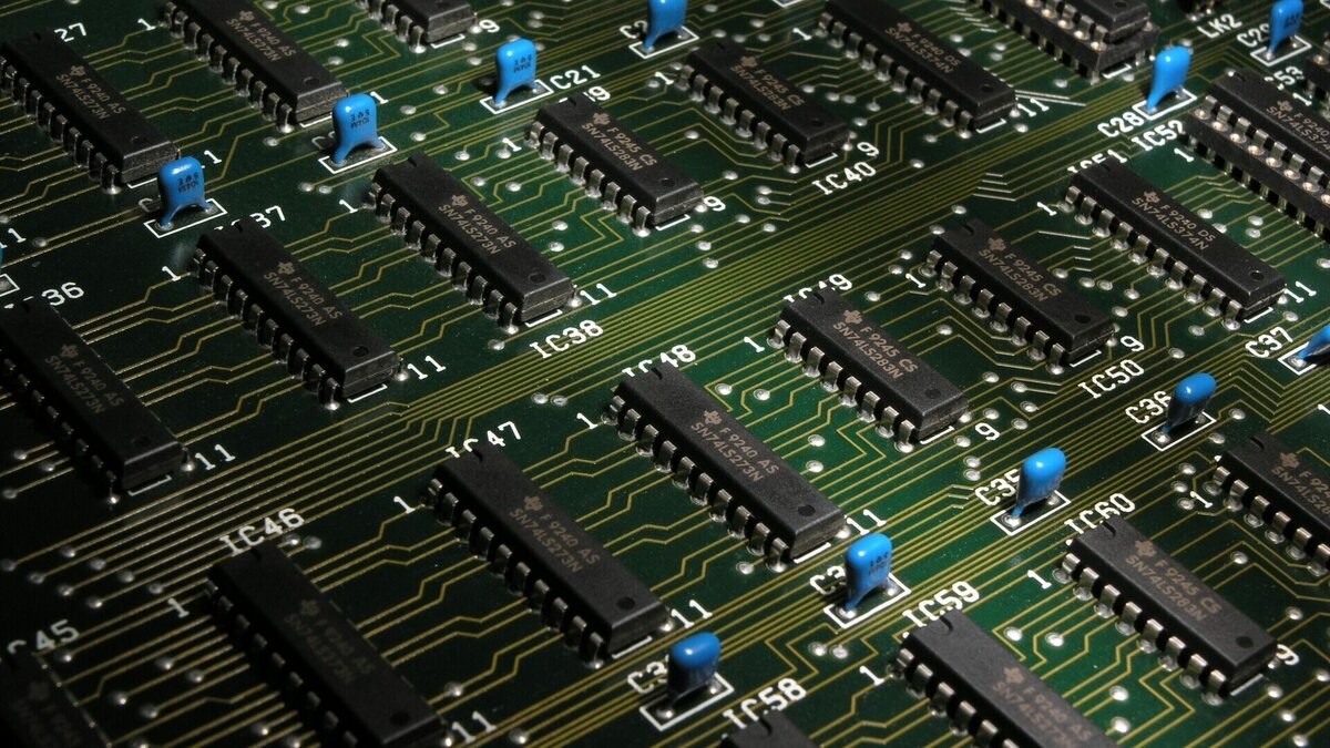     По сообщению Российского экологического оператора, сумма сделок по отходам электроники, составившим 39,34% лотов на Бирже ВМР, превысила 53,1 млн рублей. Следом идут отходы шин и покрышек на 33 млн рублей, что составляет 24,47% от всех представленных на электронной торговой площадке лотов.