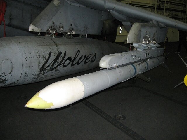    Ракета AIM-120 AMRAAM (cc) Causa83